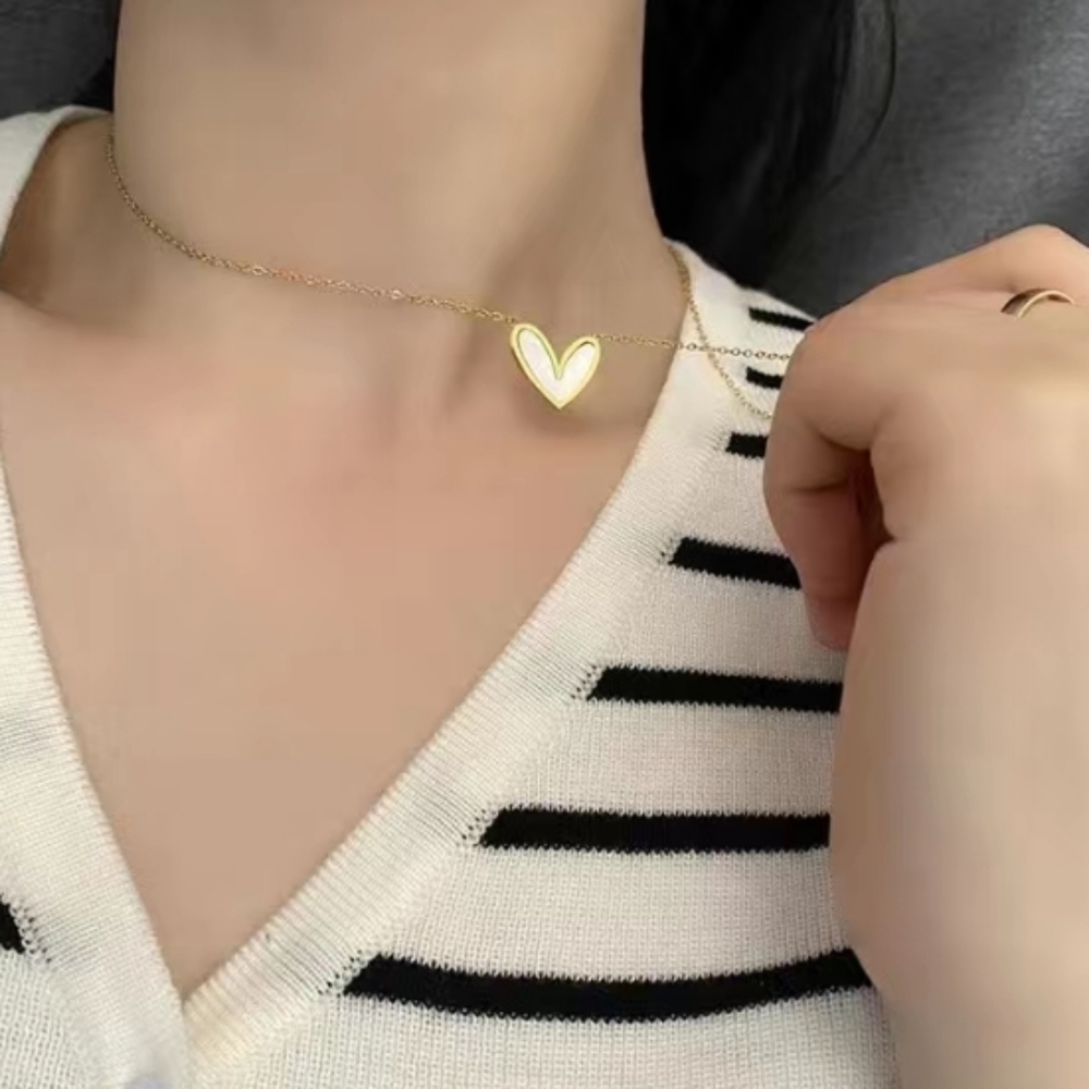 White Heart Gold Pendant Necklace - Picture 6 of 7
